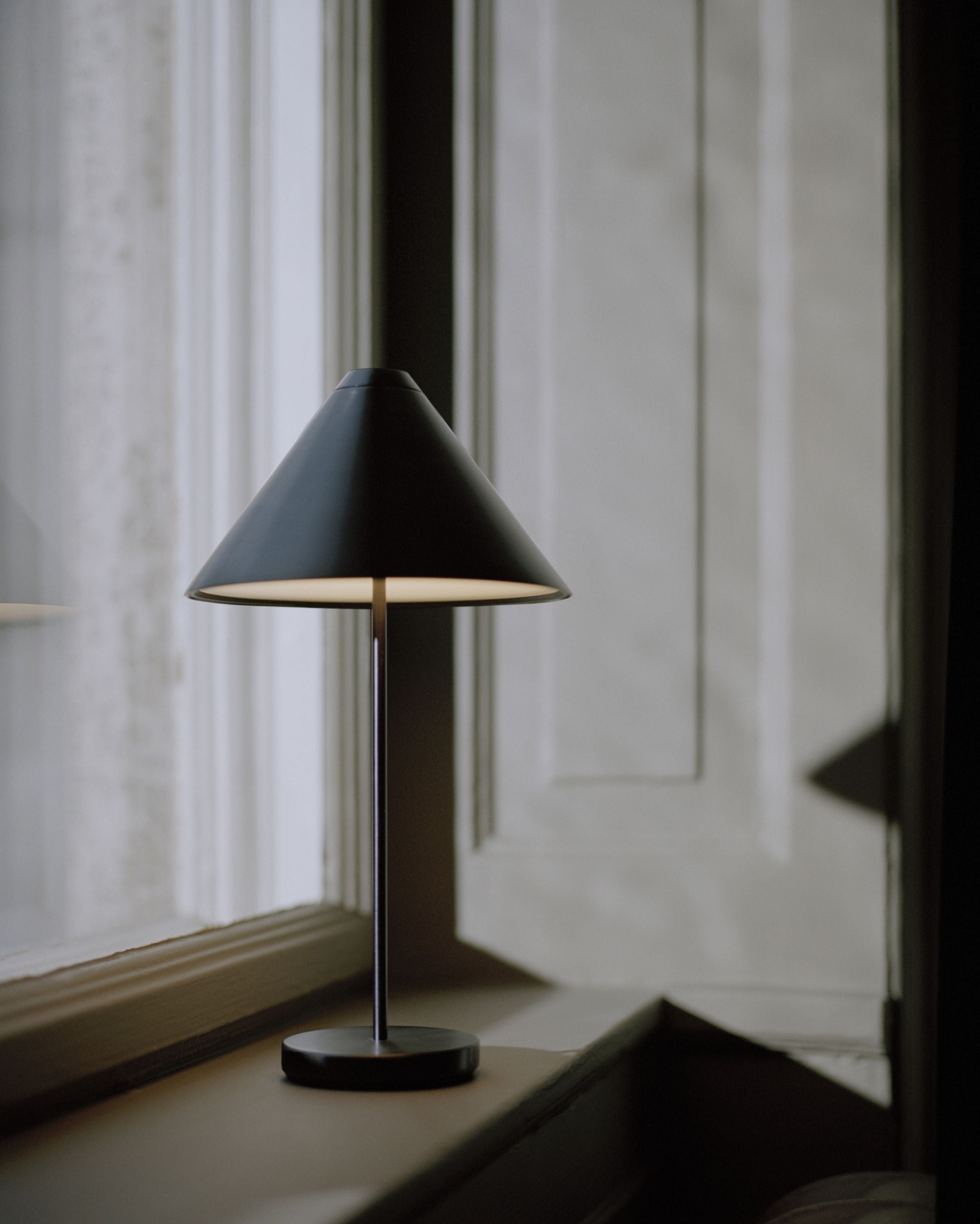 [product_category]-New Works Brolly Portable Table Lamp, Black-New Works-5712826215111-21511-NEW-10
