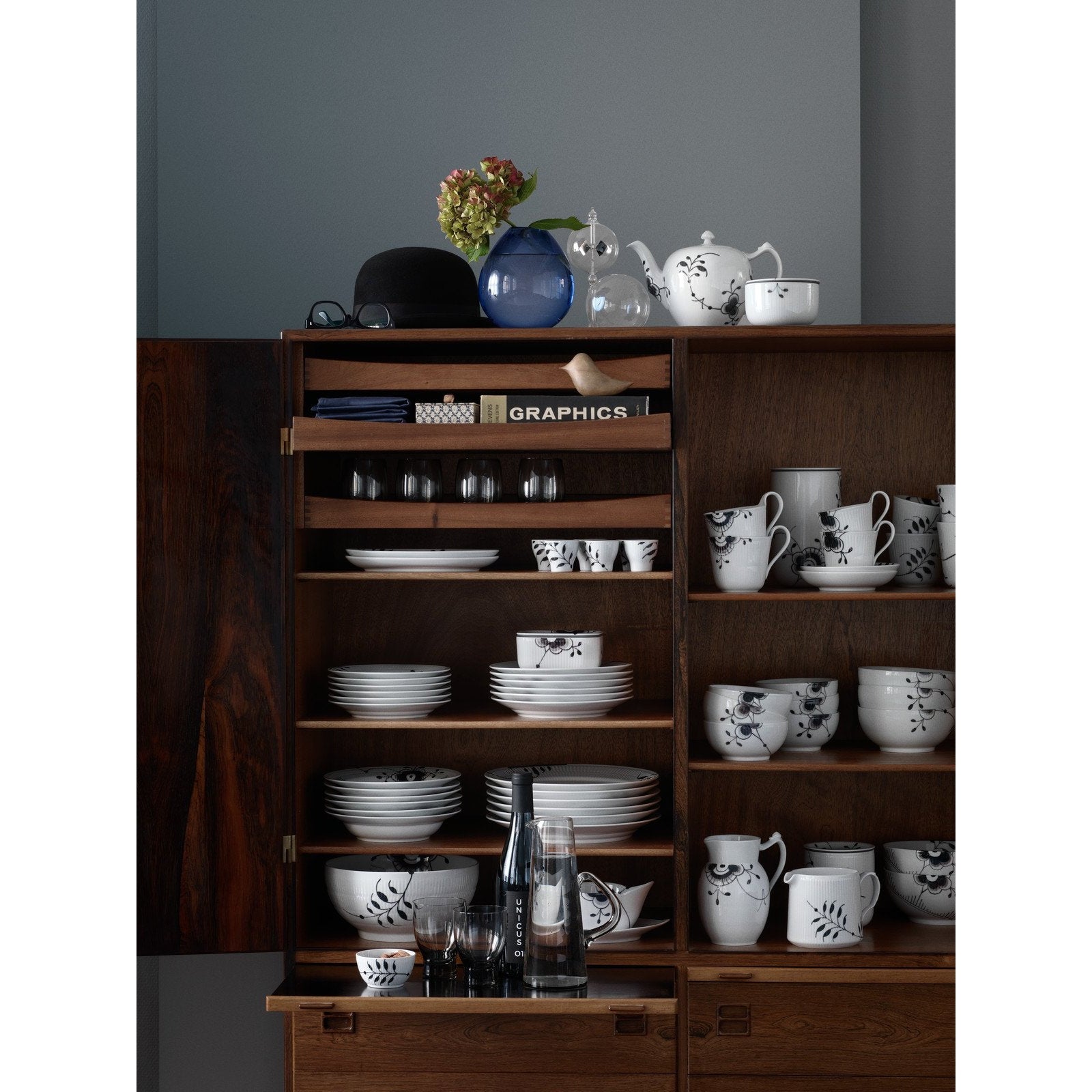 [product_category]-Royal Copenhagen Black Fluted Mega Cup, 33 Cl-Royal Copenhagen-5705140716150-1017018-ROY-4