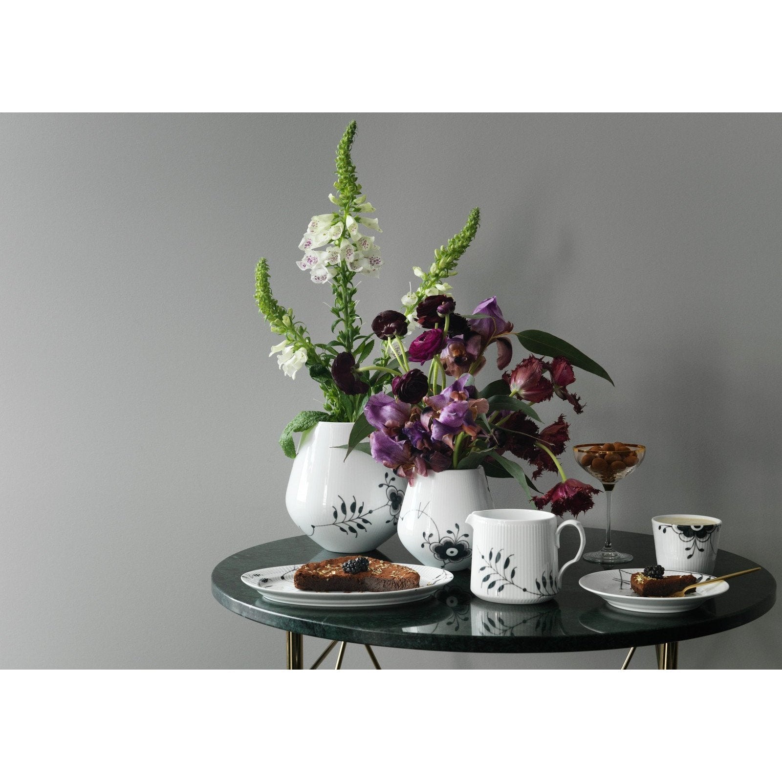 [product_category]-Royal Copenhagen Black Fluted Mega Vase, 20,5 Cm-Royal Copenhagen-5705140731559-1025831-ROY-3
