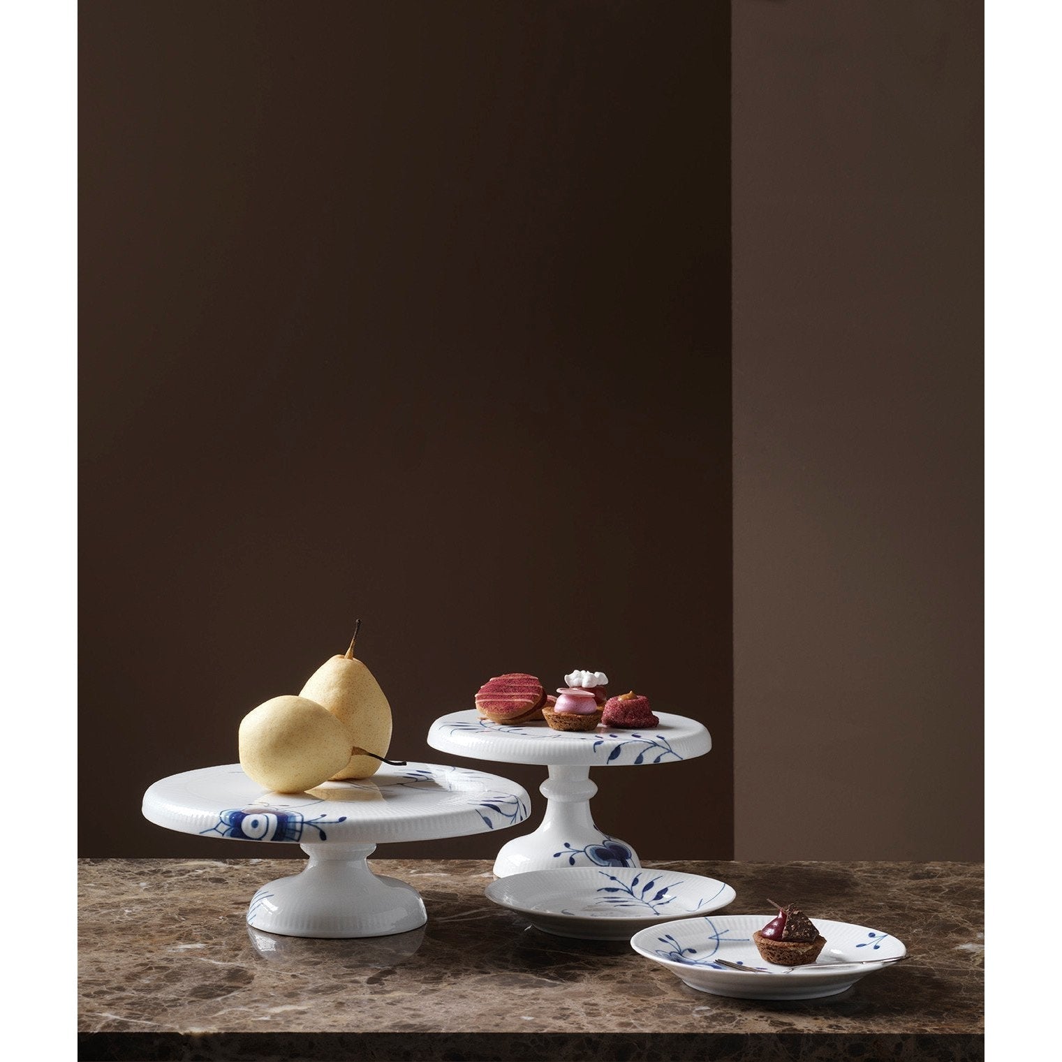 [product_category]-Royal Copenhagen Blue Fluted Mega Serving Plate On Foot, 29,5cm-Royal Copenhagen-5705140734789-1052391-ROY-4