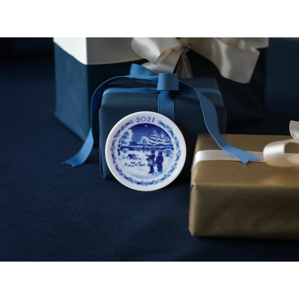 [product_category]-Royal Copenhagen Christmas Plaque, ø 8 Cm-Royal Copenhagen-5705140736677-1057623-ROY-EXPIRED-2