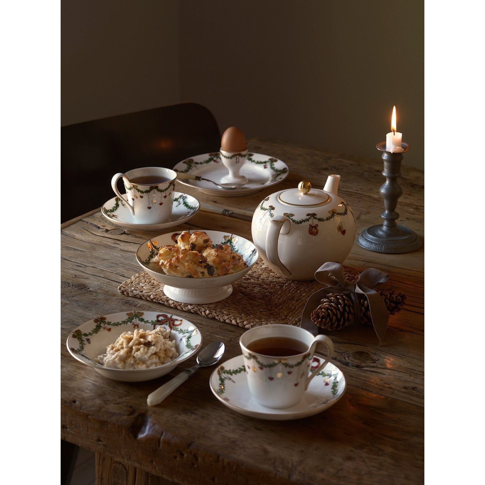 [product_category]-Royal Copenhagen Star Fluted Christmas Bowl On Foot-Royal Copenhagen-5705140725015-1016967-ROY-5