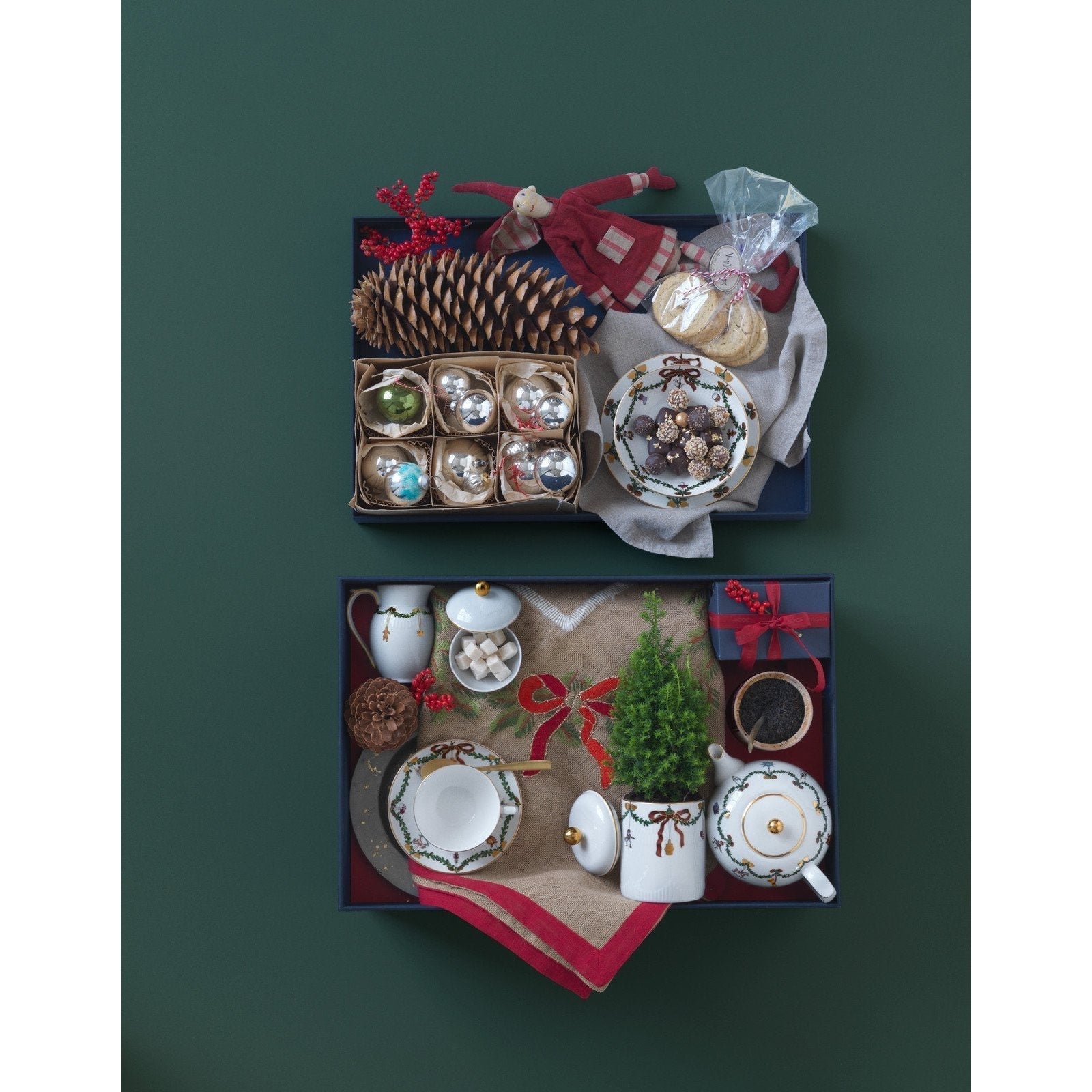 [product_category]-Royal Copenhagen Star Fluted Christmas Jug, 39cl-Royal Copenhagen-5705140729631-1021104-ROY-4