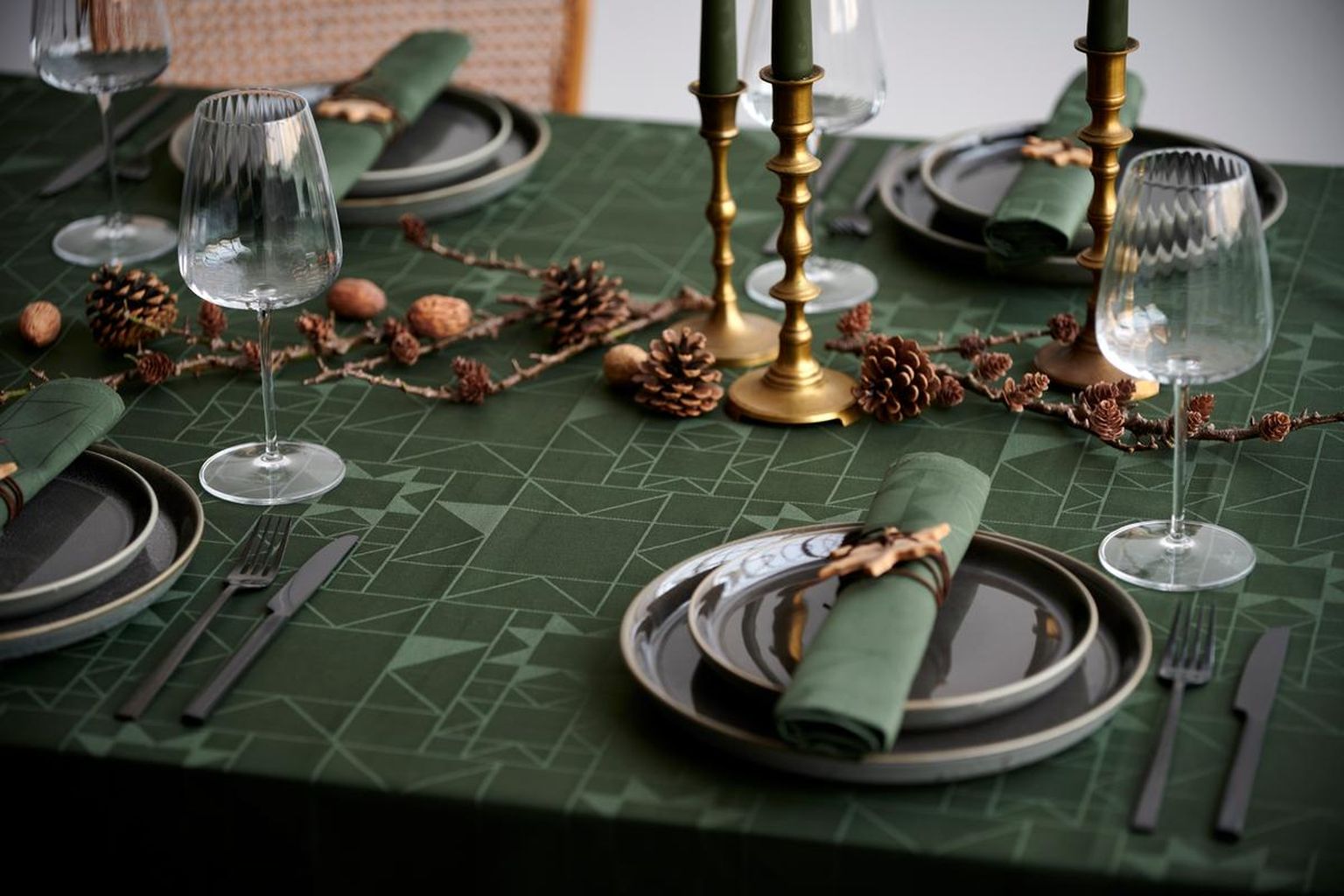 [product_category]-Södahl Star 140x220 Damask Tablecloth, Forest Green-Södahl-5722000271697-27169-SÖD-2