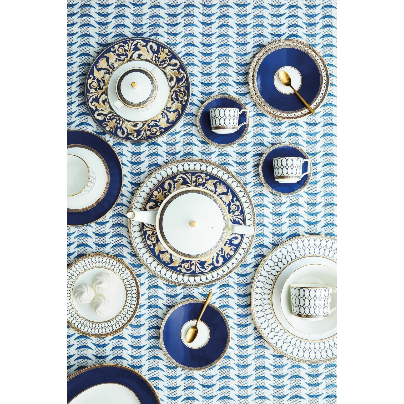 [product_category]-Wedgwood Renaissance Gold Florentine Accent Plate 23 Cm, White/Blue-Wedgwood-91574129921-5C102103109-WED-3