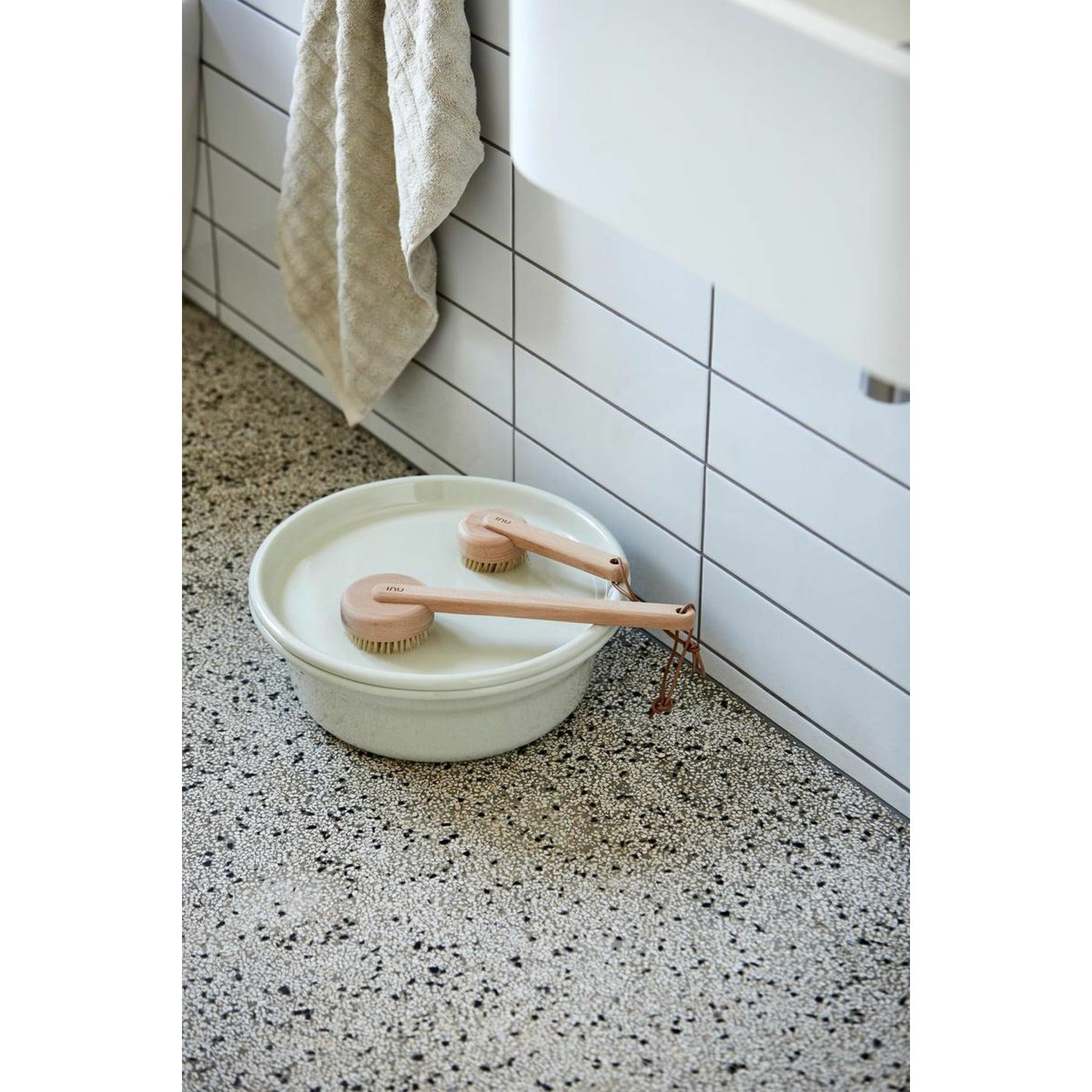 [product_category]-Zone Denmark Inu Bath Brush, 18,4 X7 Cm-Zone Denmark-5722000110002-11000-ZON-12