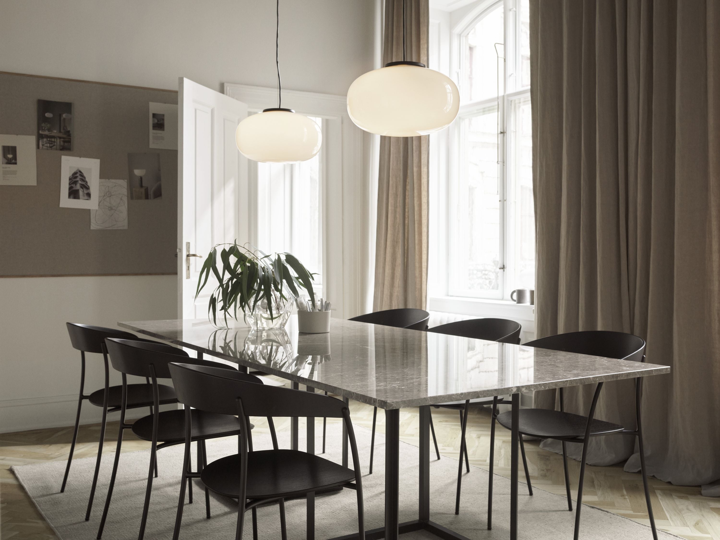 Nová díla Karl Johan přívěsek LED Ø 40 cm, bílá