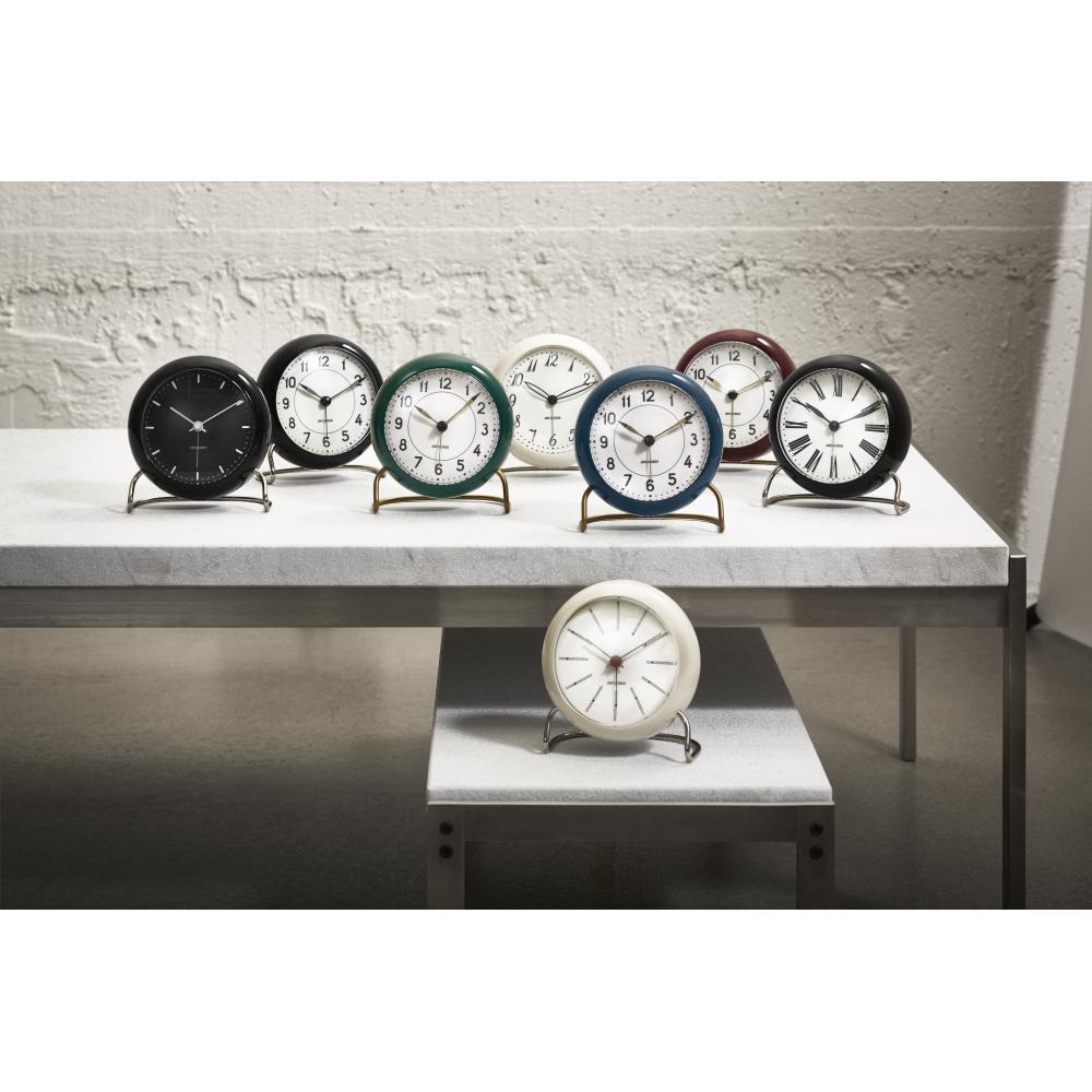 Arne Jacobsen Horloge de table de station avec alarme, essence