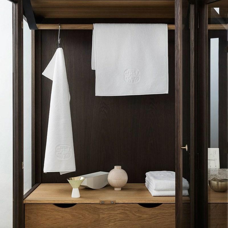 Georg Jensen Damask Terry Gästehandtuch, White Sand-Badetextilien-Georg Jensen Damask-5708150117580-32036214002-UDGÅET-inwohn