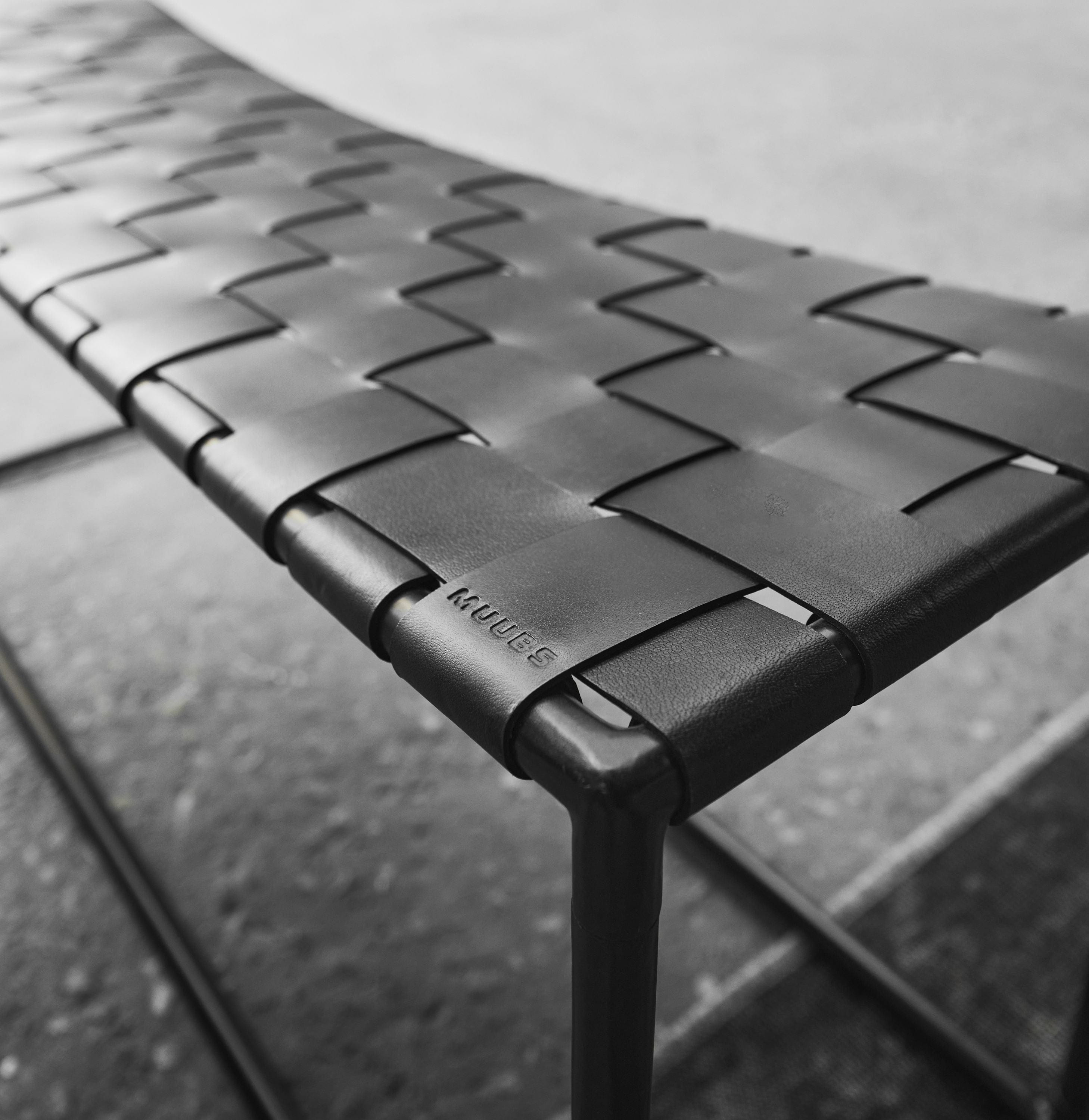 MUUBS SOHO BANK, BLACK