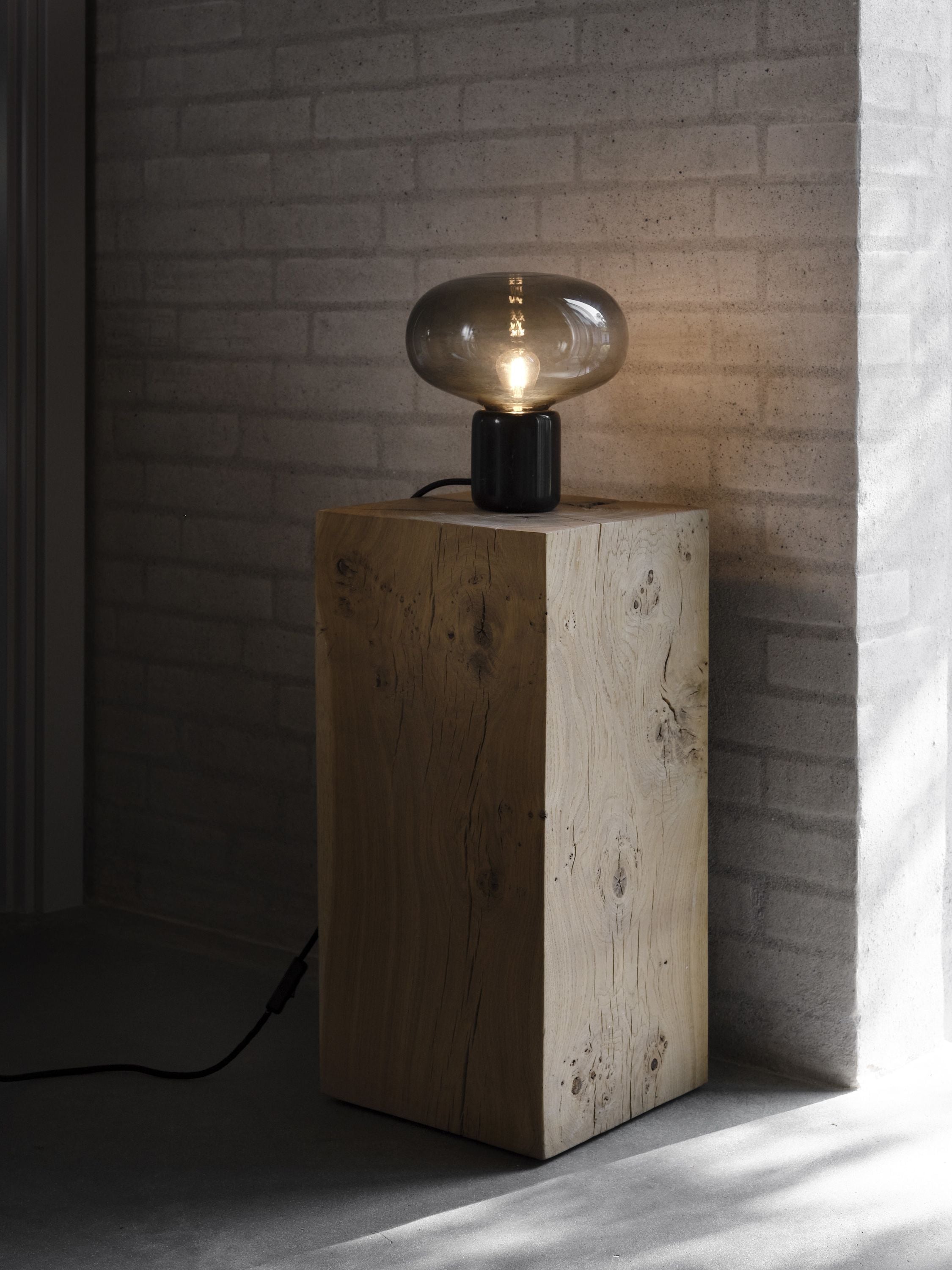 Nová díla Karl Johan stolní lampa, uzená