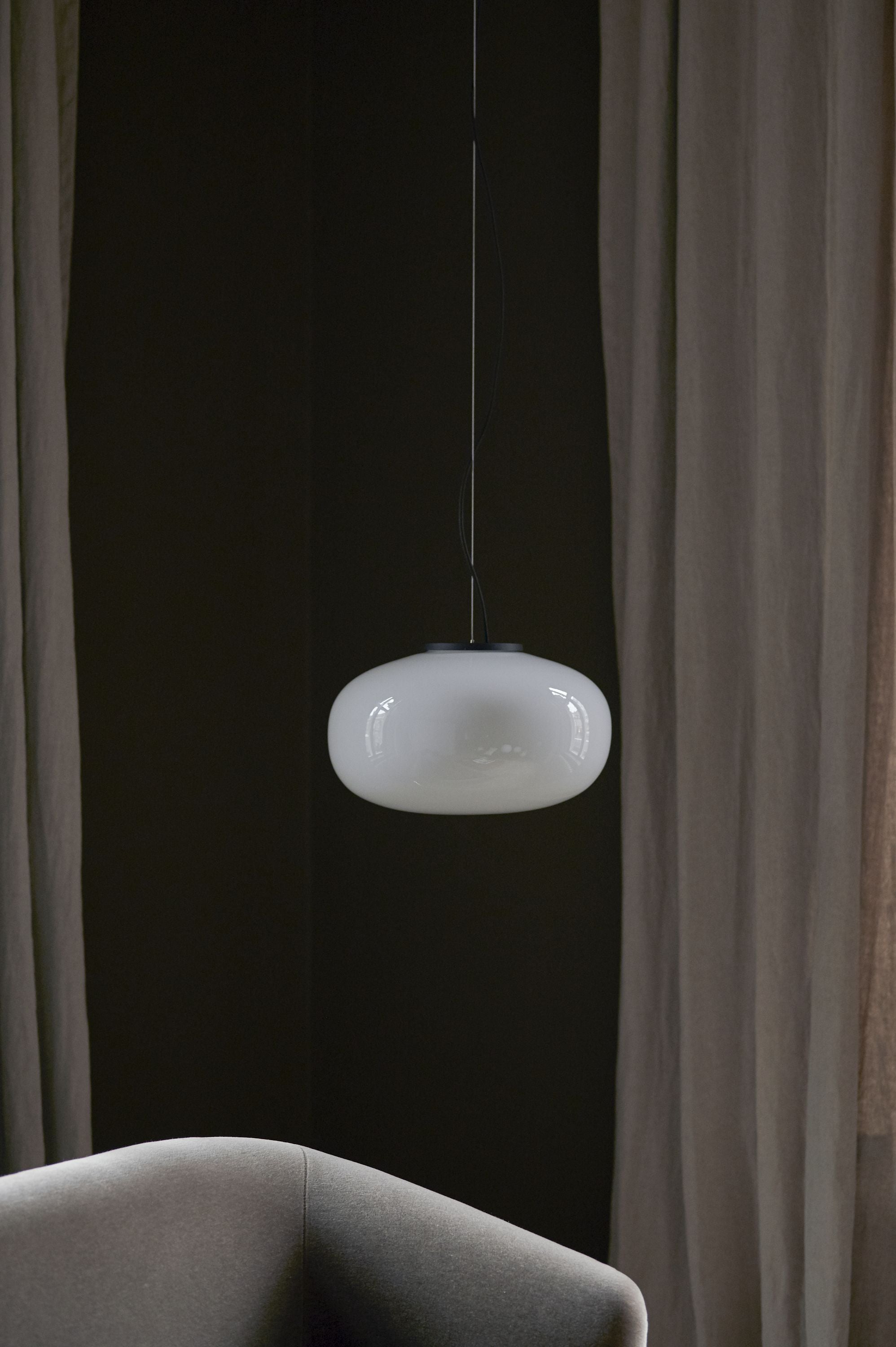 Nová díla Karl Johan Pendant LED Ø 23 cm, bílá