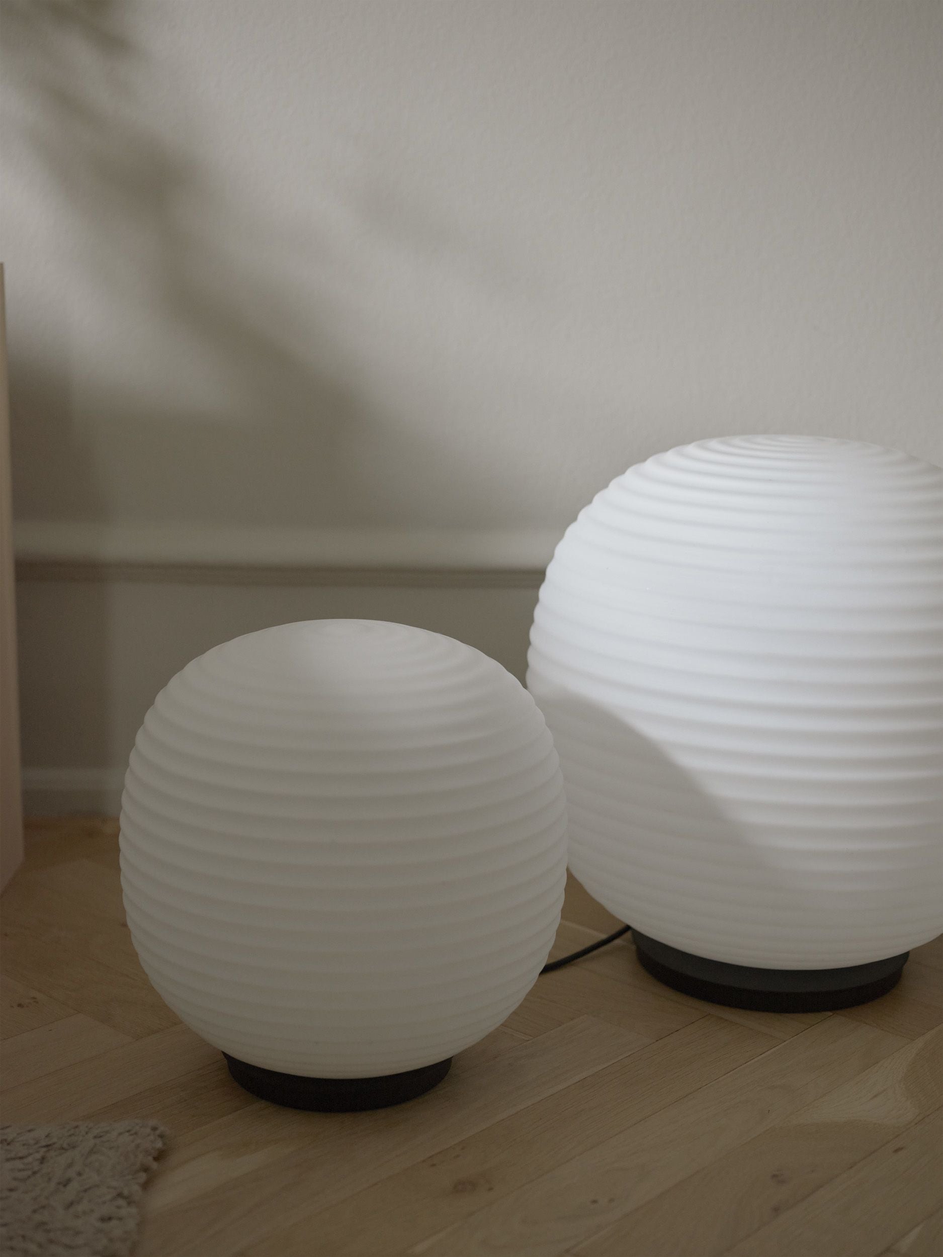 Nová díla lampa Lantern Globe, Ø 30 cm