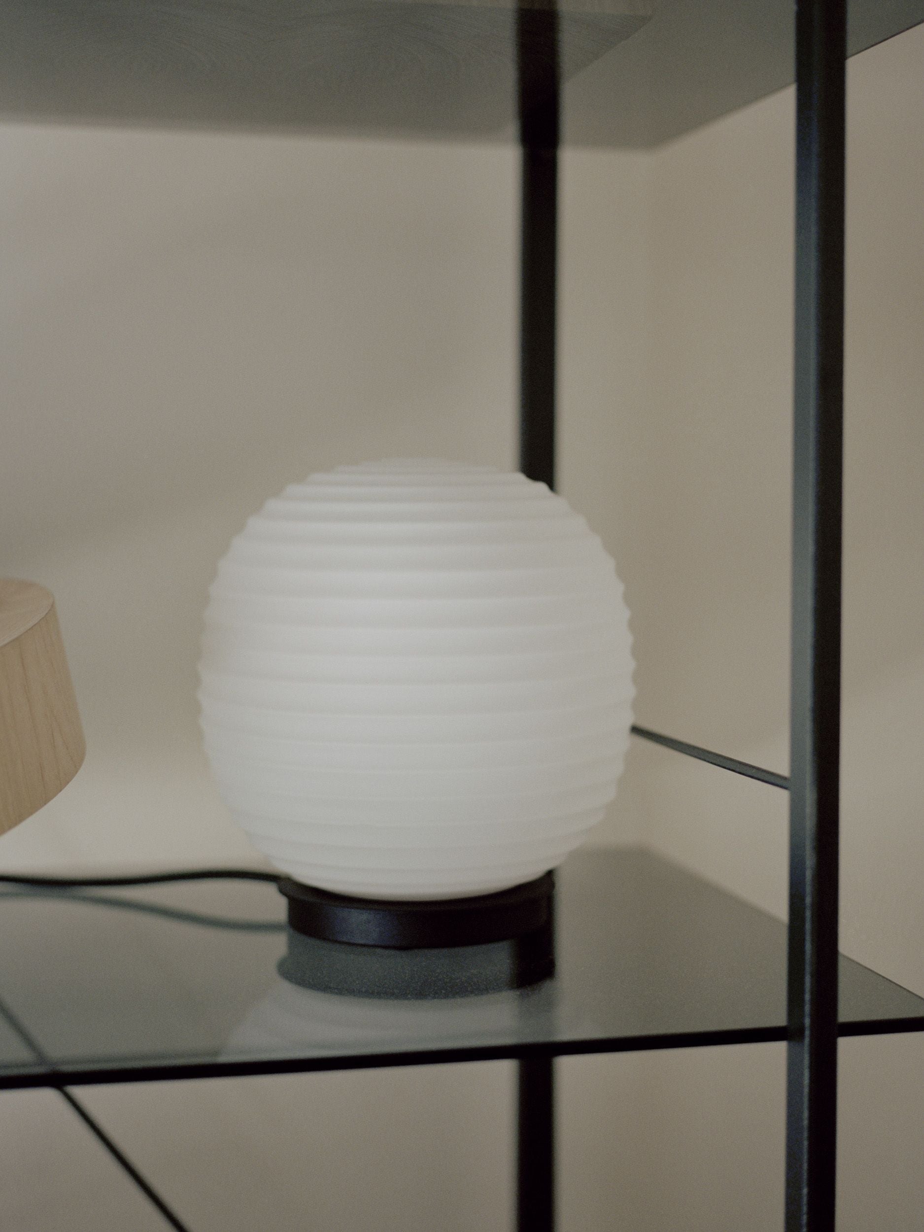 Nová díla lampa Lantern Globe, Ø 20 cm