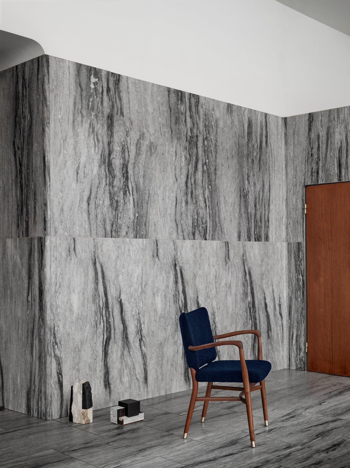 Carl Hansen VLA61 Monar CH křeslo, mahagonový olej/Baru 0780 Textile