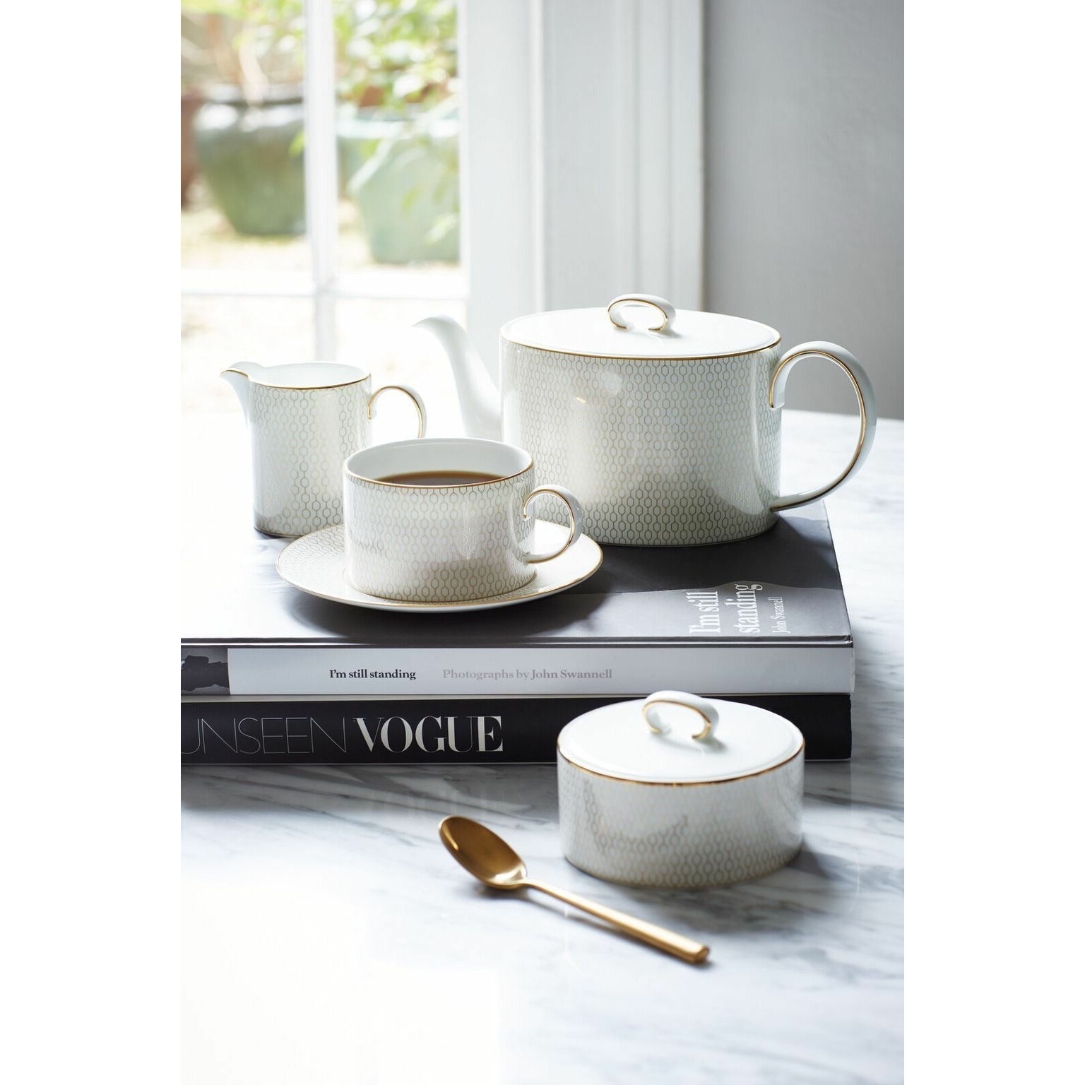 Wedgwood Arris Teapot 1 L Gift Box, White/Gold