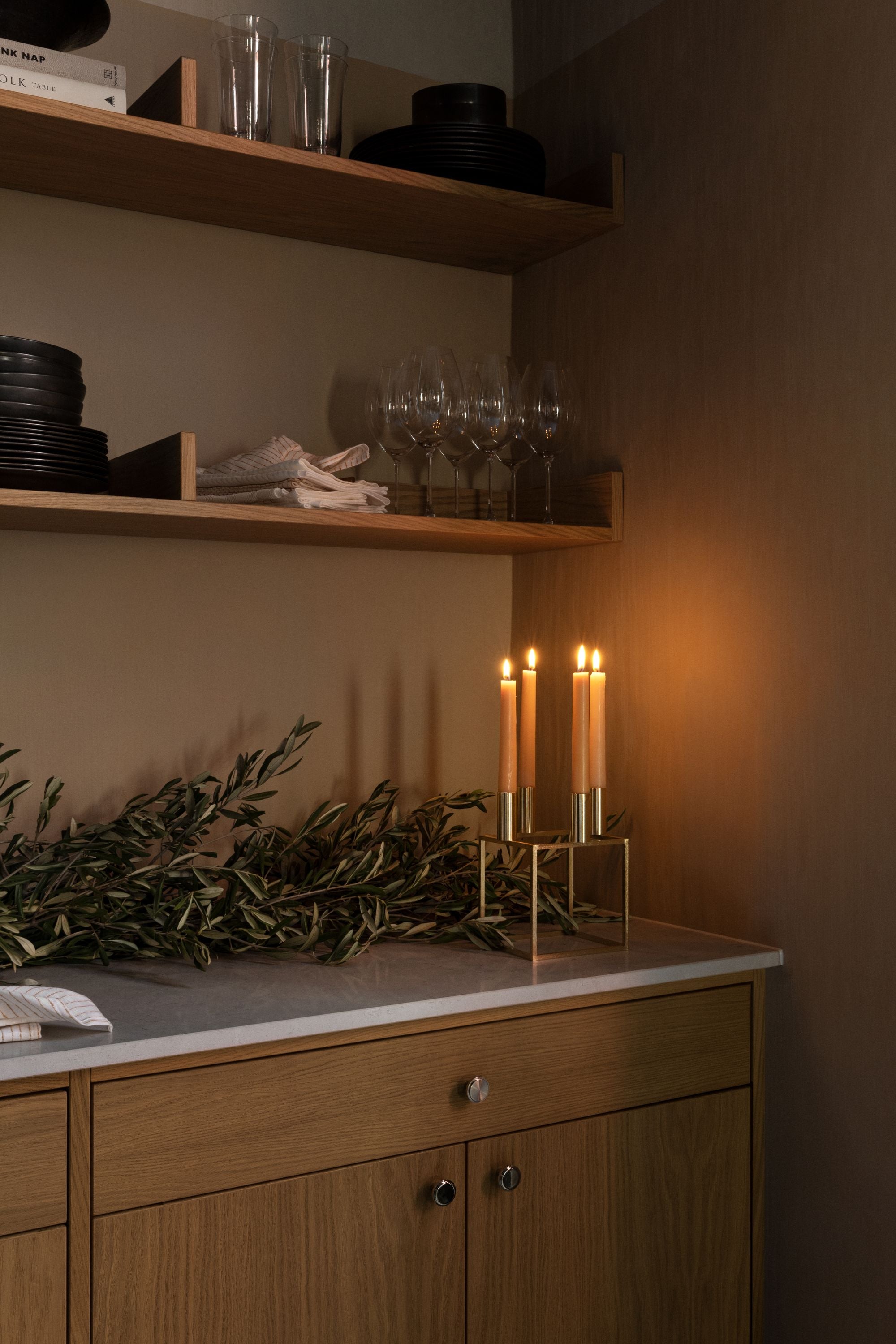 Audo Copenhagen Kubus 4 držák svíček, vypálená měď